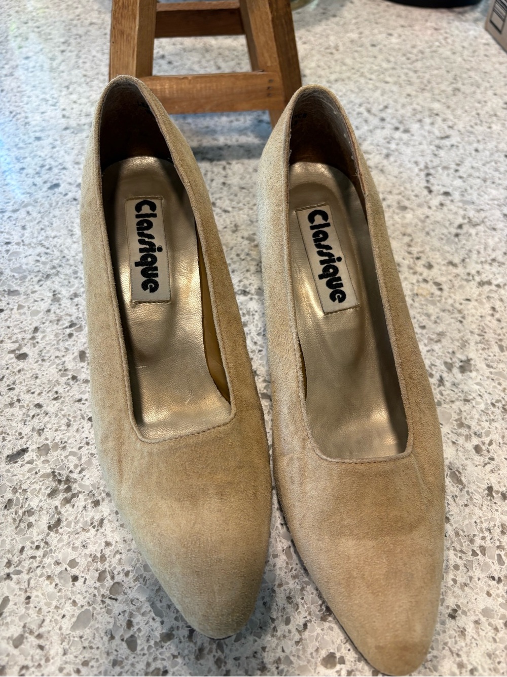 Clarique Women's Suede Pointed-Toe Heels in Tan